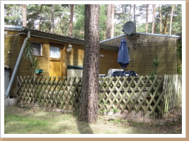 von hinten auf den Bungalow gesehen von hinten auf den Bungalow gesehen